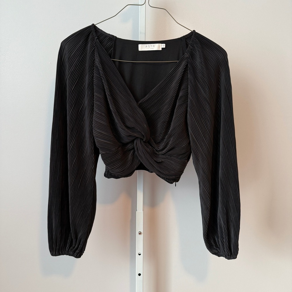 ASTR The Label Black Pleated Twist Front Long Sleeve Crop Top Size M